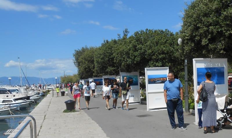 Izložba na rivi – Plavi sat