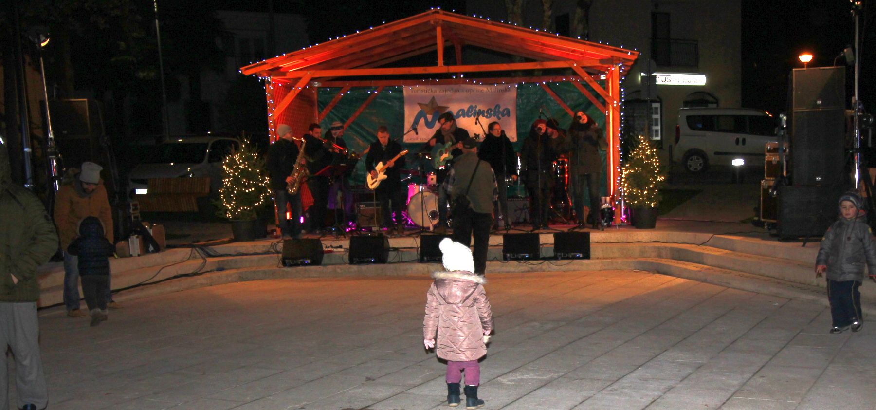 Uz prigodan program zajedno smo okitili dubašljanski bor