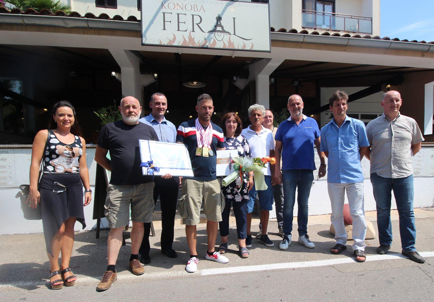Svjetski prvak Andrej Krstinić svečano dočekan u svojoj Malinskoj