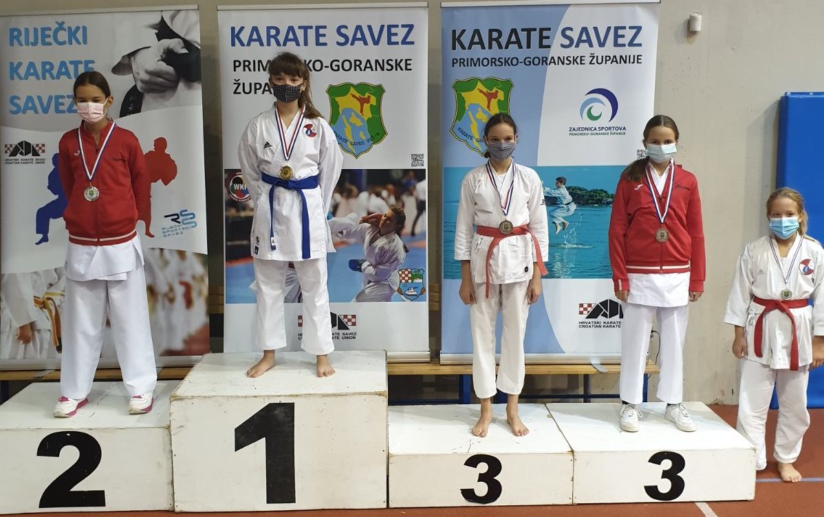 Krčki karatisti nastavljaju s berbom medalja