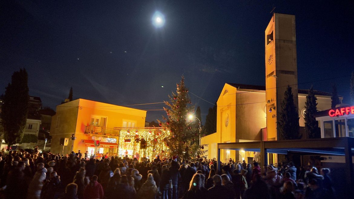 Paljenjem blagdanske rasvjete otvoren Advent u Malinskoj
