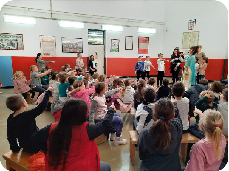 Čudesan svijet bajki našoj Osnovnoj školi