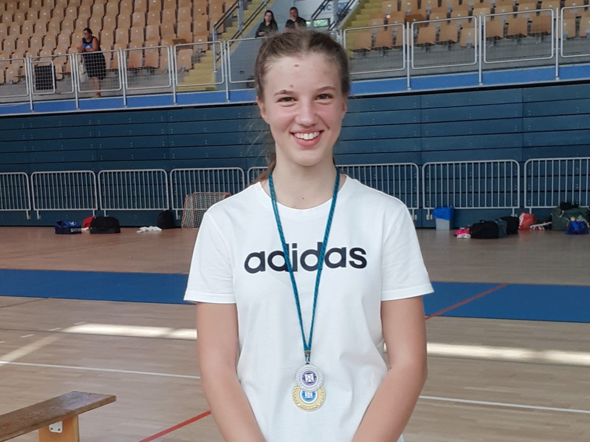 Paola Ivana Medved osvojila zlato i srebro na prvenstvu PGŽ u kickboxingu.