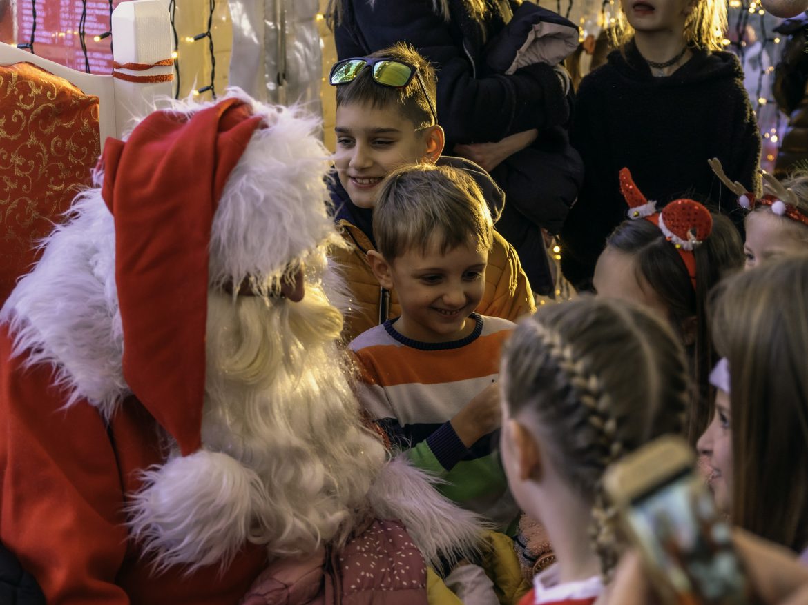 Čarolija druženja u Adventskom šatoru u Malinskoj
