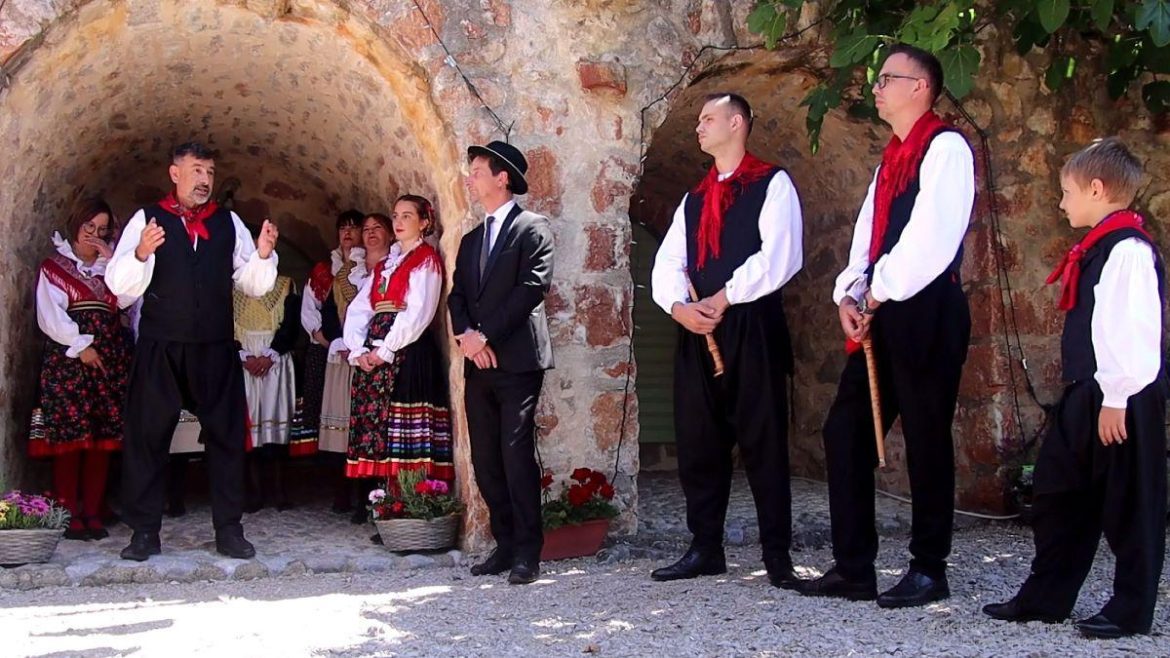 U Kući dubašljanske baštine otvorena izložba Dubašljanski kolejani 2014./2015 .-simbol zajedništva
