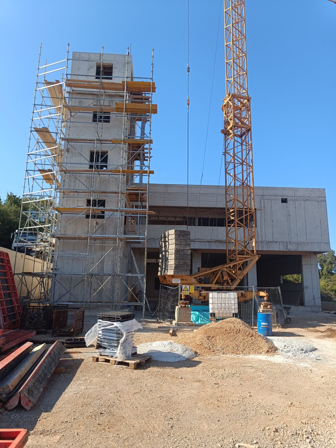 Vatrogasni dom Malinska – Dubašnica: dovršena konstrukcija tornja i svjetlarnika   