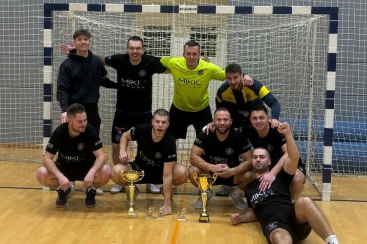 Mali nogomet: Ekipa Malinske osvojila Otočnu ligu u futsalu, u dvorani u Bogovićima natjecalo se 11 sastava